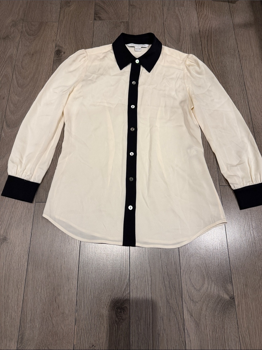 Diane von Furstenberg Silk Blend Blouse – Size 0